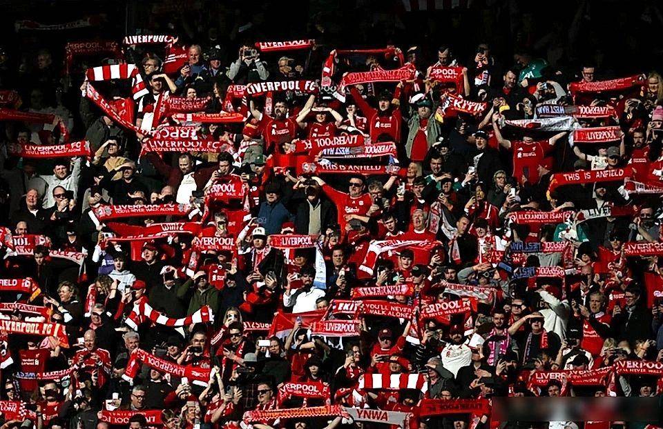 利物浦0-2巴黎！客场四连跪，高层却说：斯洛特，再给你时间！